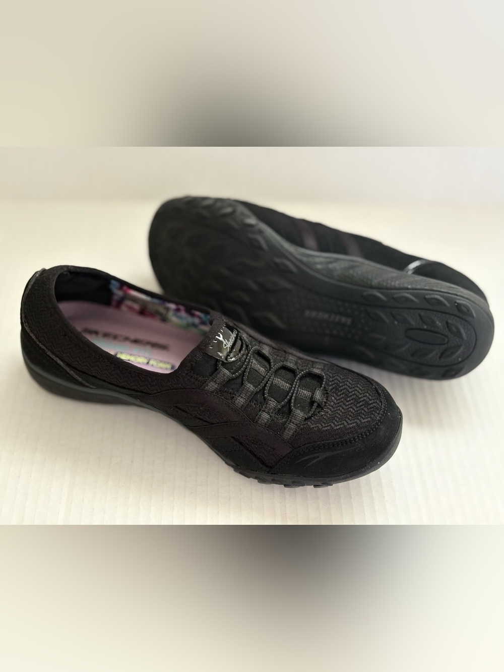 Skechers Relaxed Fit Memory Foam Women's Black Slip-On Walking Sneakers Size 6.5